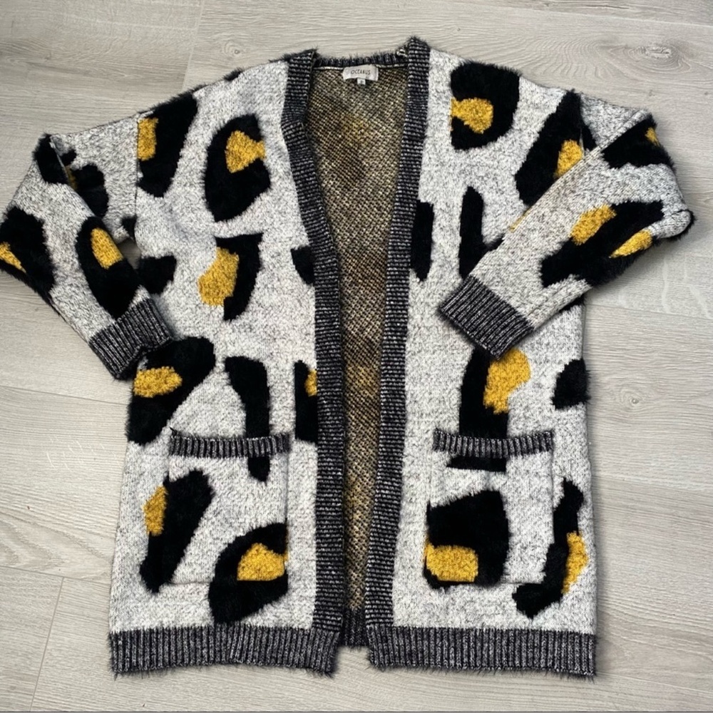 Stylish Gray and Black Women's Sweater - Picture 3 of 9